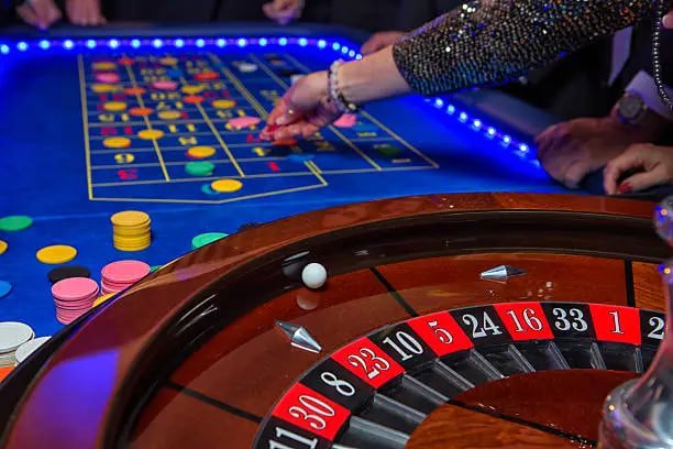 Filipino players browsing phtaya app sports and casino categories on mobile
